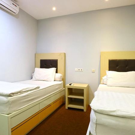 Oranje Gasthuis Hotell Surabaya Exteriör bild