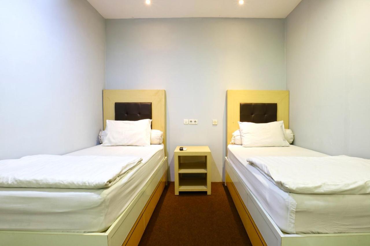 Oranje Gasthuis Hotell Surabaya Exteriör bild