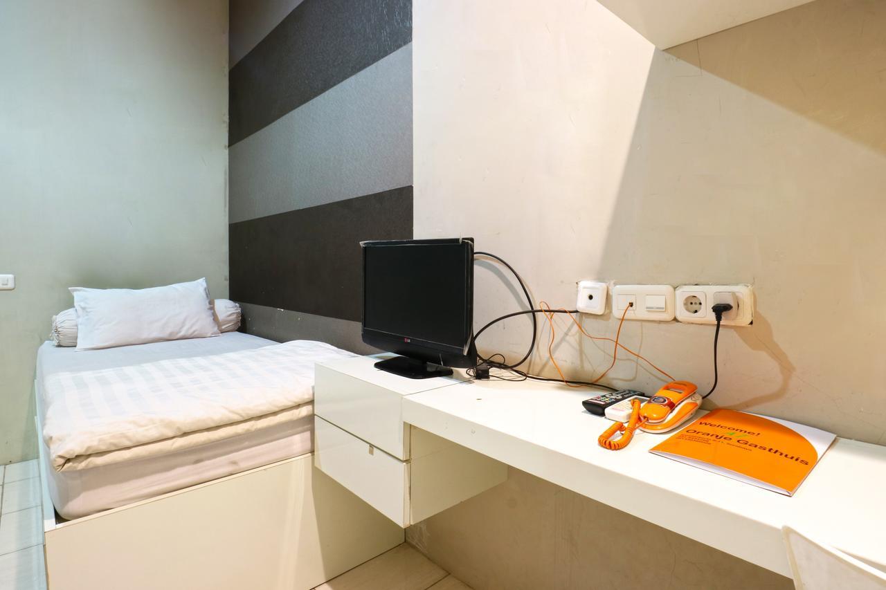 Oranje Gasthuis Hotell Surabaya Exteriör bild