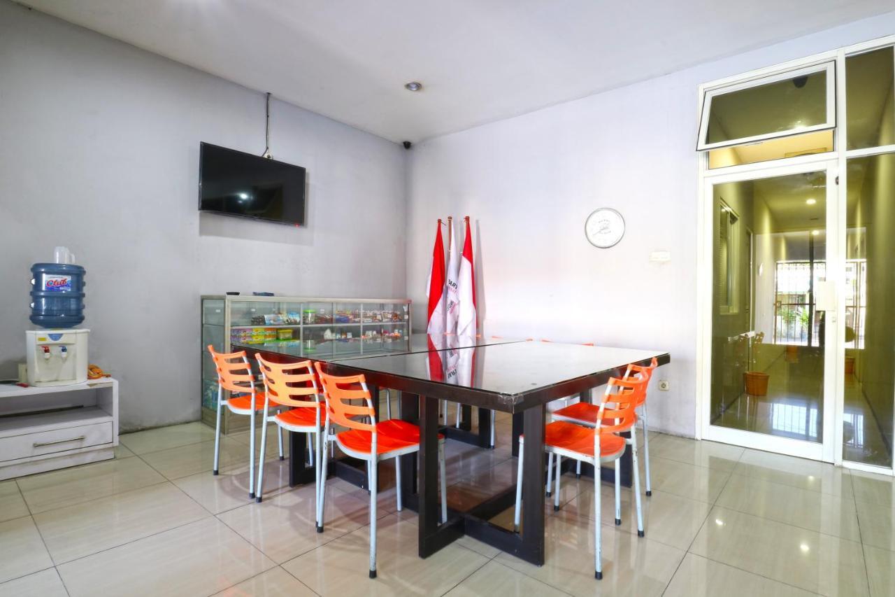 Oranje Gasthuis Hotell Surabaya Exteriör bild