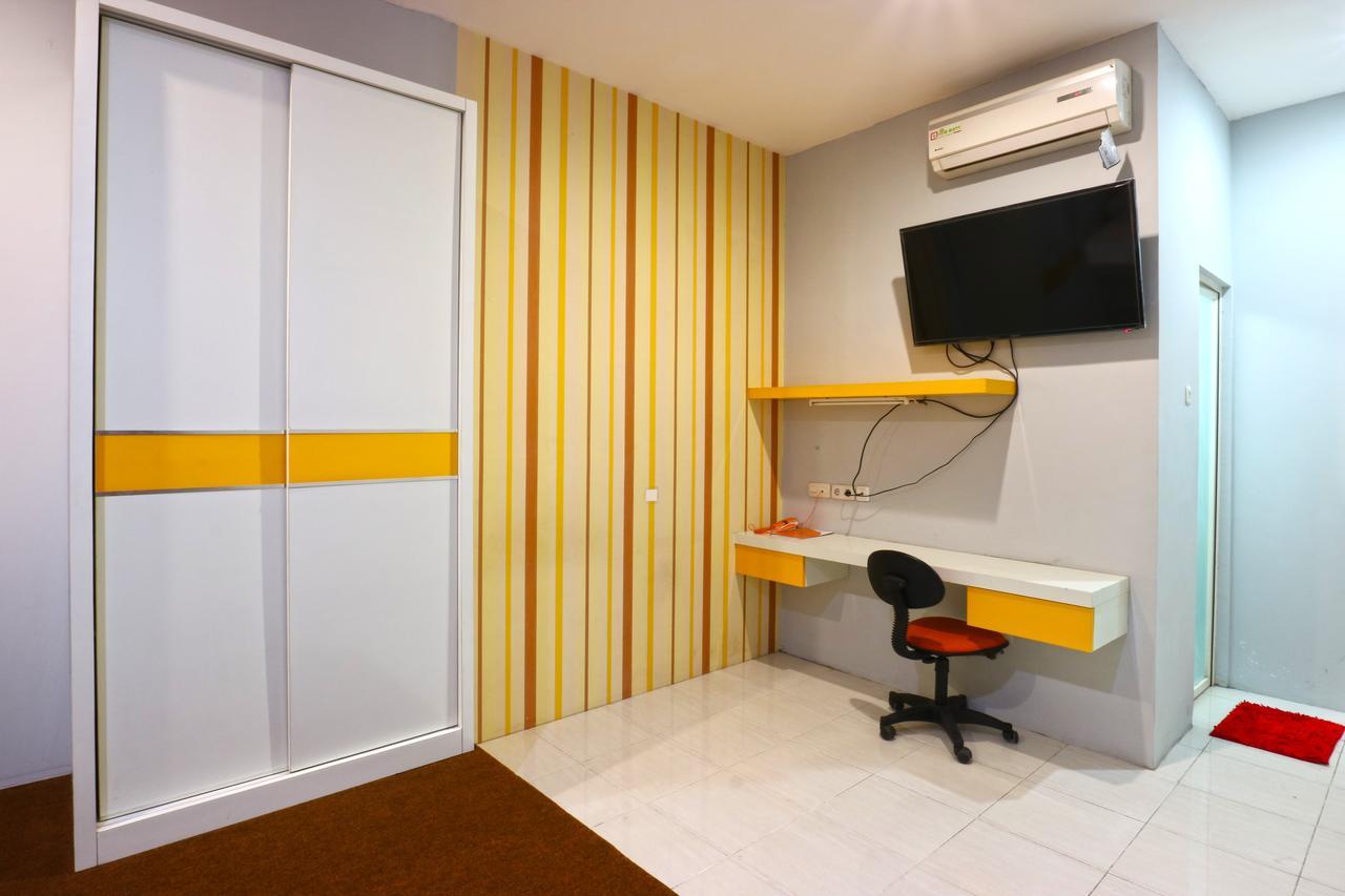 Oranje Gasthuis Hotell Surabaya Exteriör bild