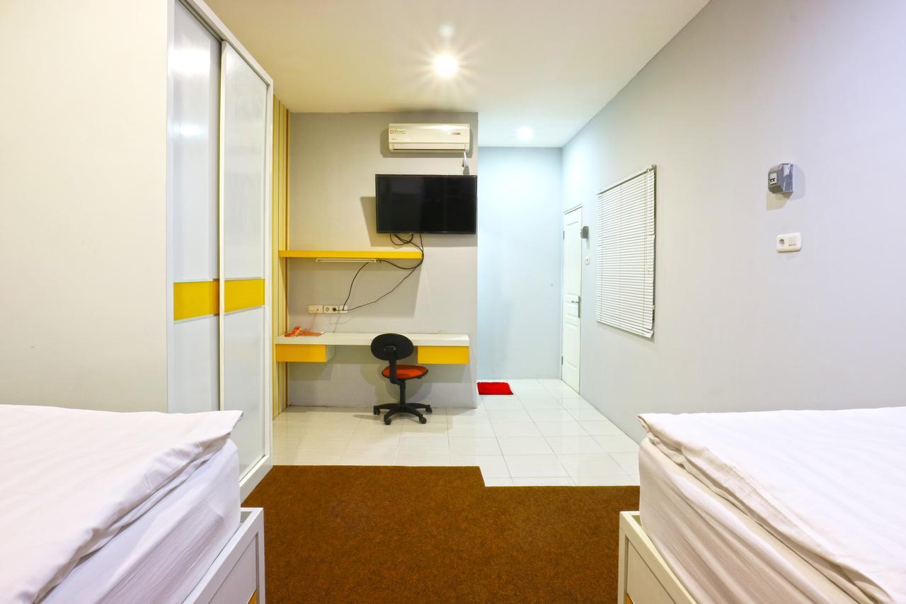 Oranje Gasthuis Hotell Surabaya Exteriör bild