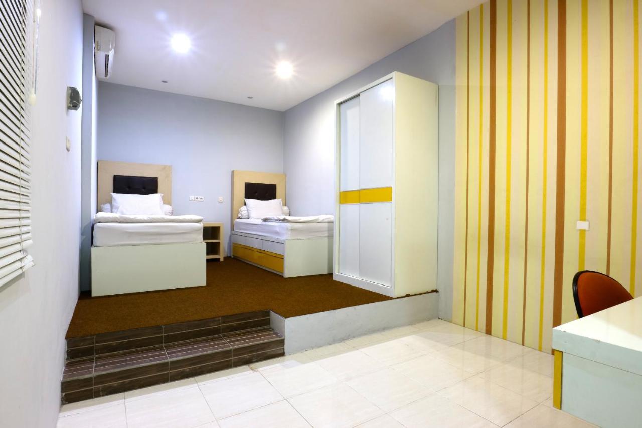 Oranje Gasthuis Hotell Surabaya Exteriör bild