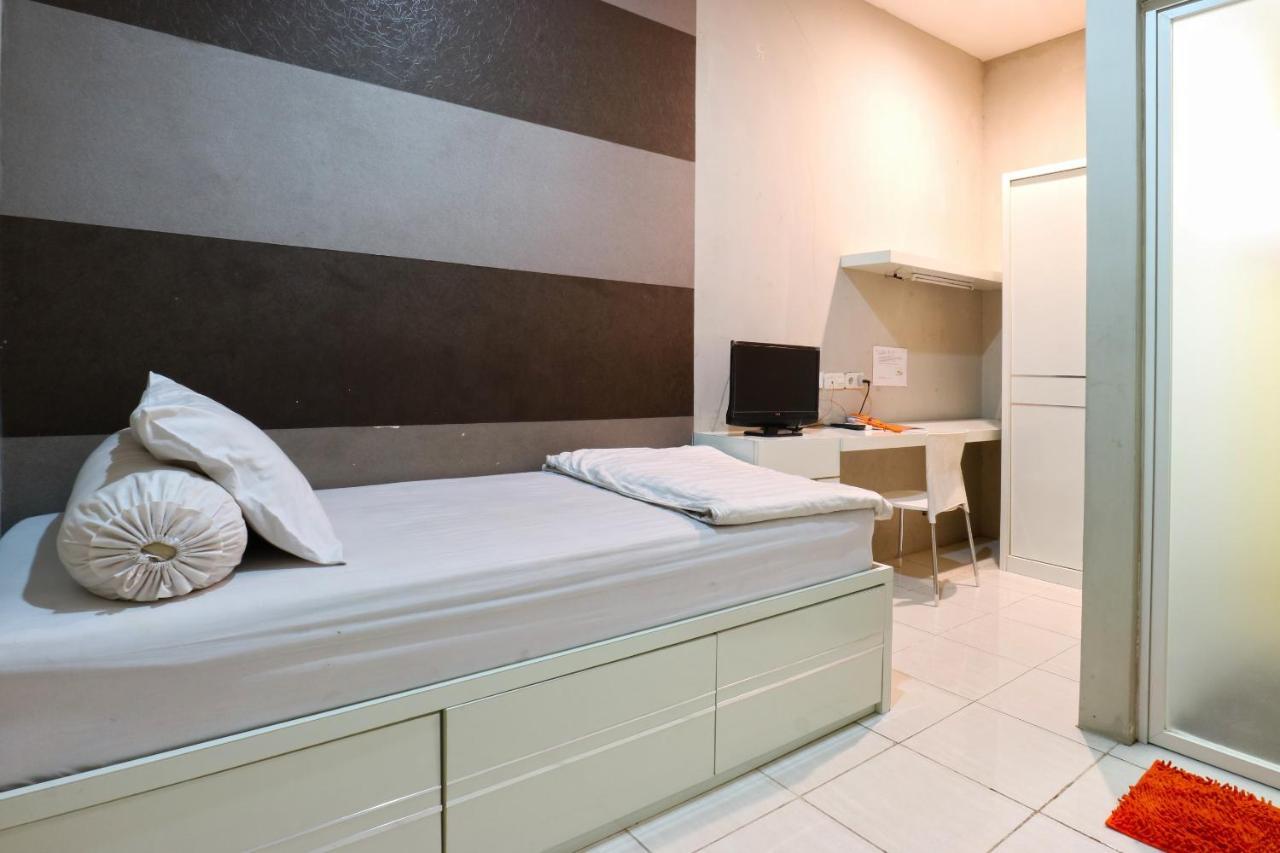 Oranje Gasthuis Hotell Surabaya Exteriör bild