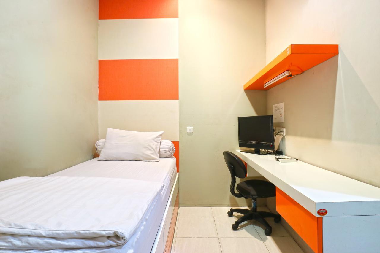 Oranje Gasthuis Hotell Surabaya Exteriör bild