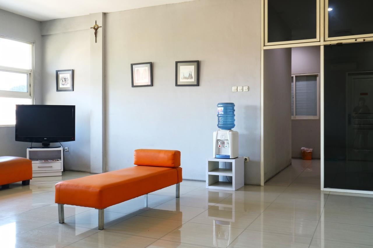 Oranje Gasthuis Hotell Surabaya Exteriör bild