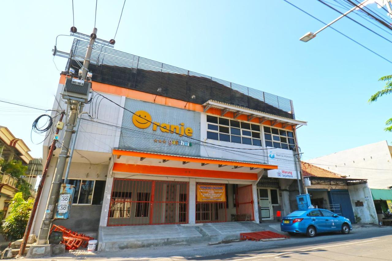 Oranje Gasthuis Hotell Surabaya Exteriör bild