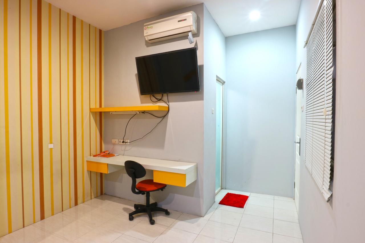 Oranje Gasthuis Hotell Surabaya Exteriör bild