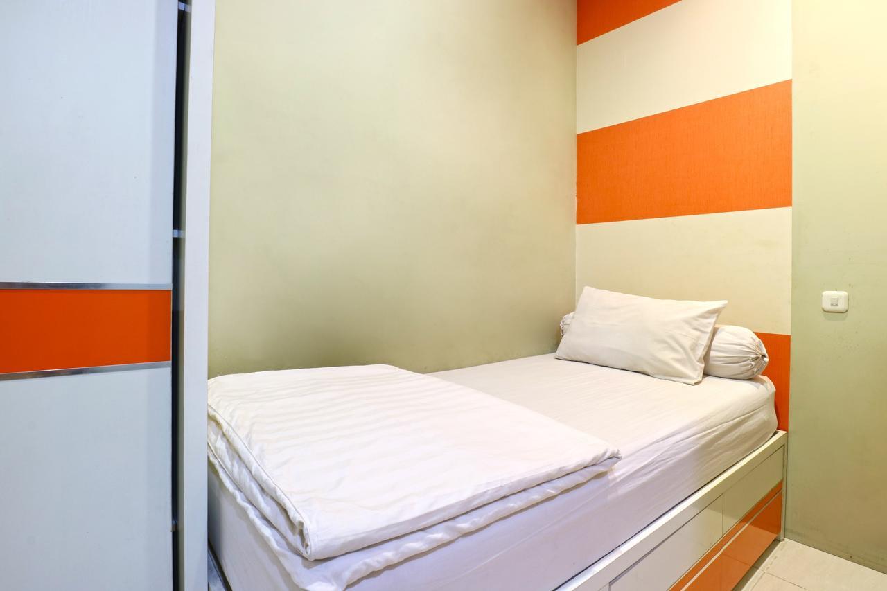 Oranje Gasthuis Hotell Surabaya Exteriör bild