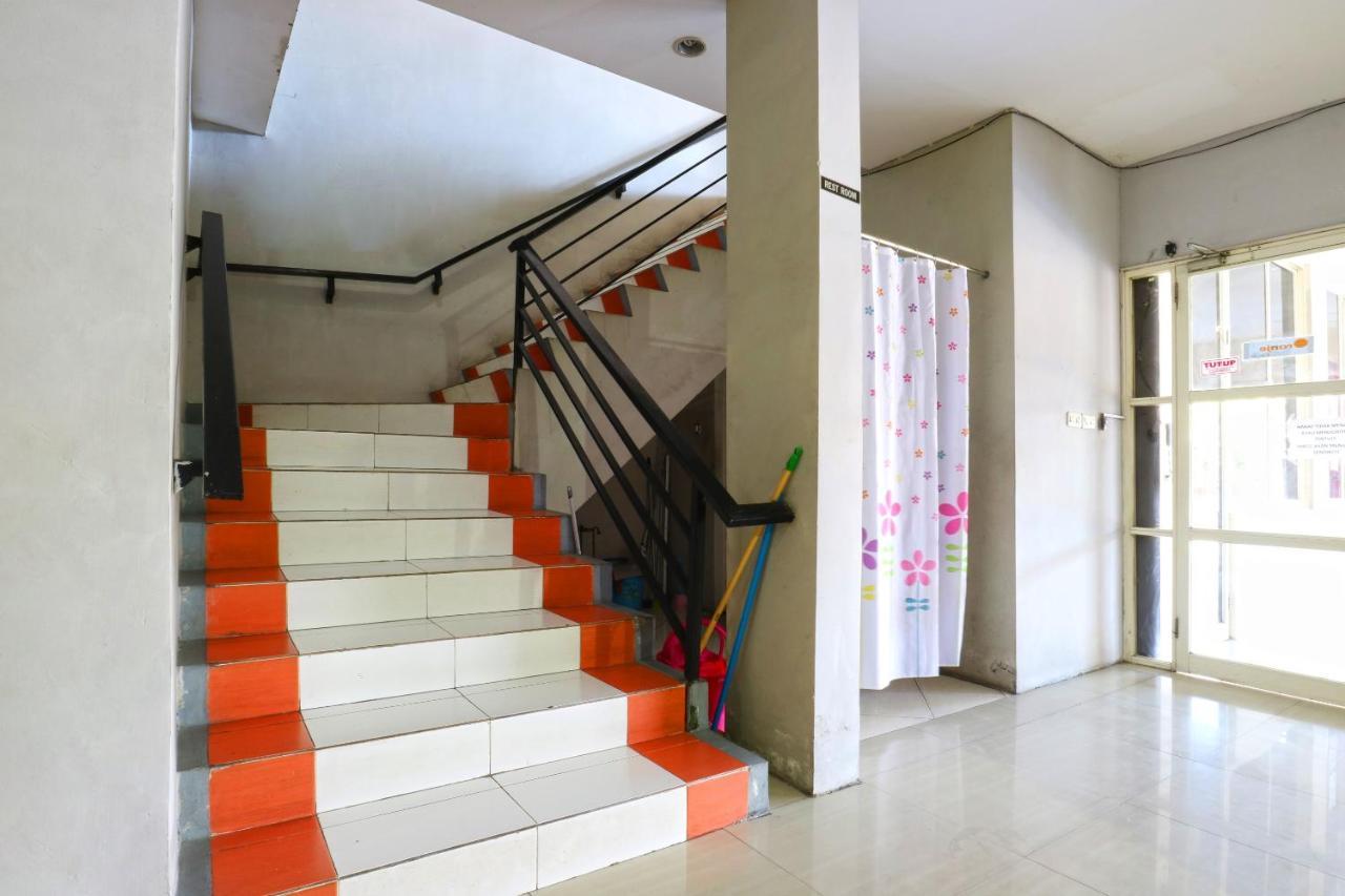 Oranje Gasthuis Hotell Surabaya Exteriör bild